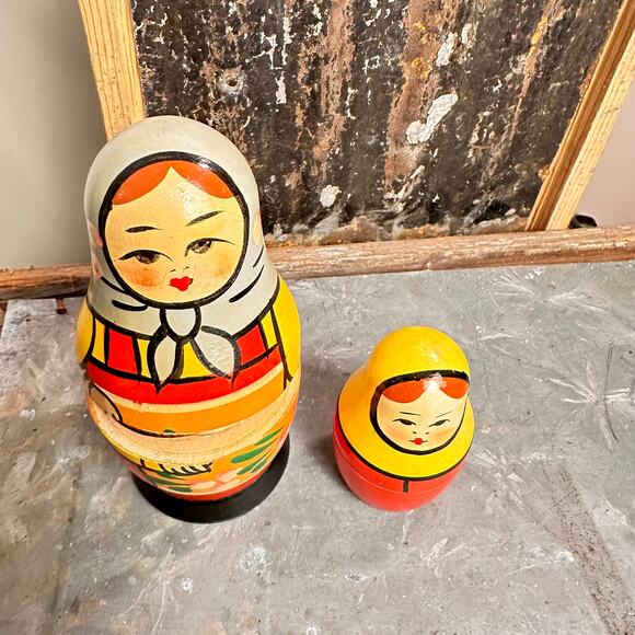 Matryoshka Traditional Vintage Wooden Nesting 3 Doll Set - Picture 8 of 8